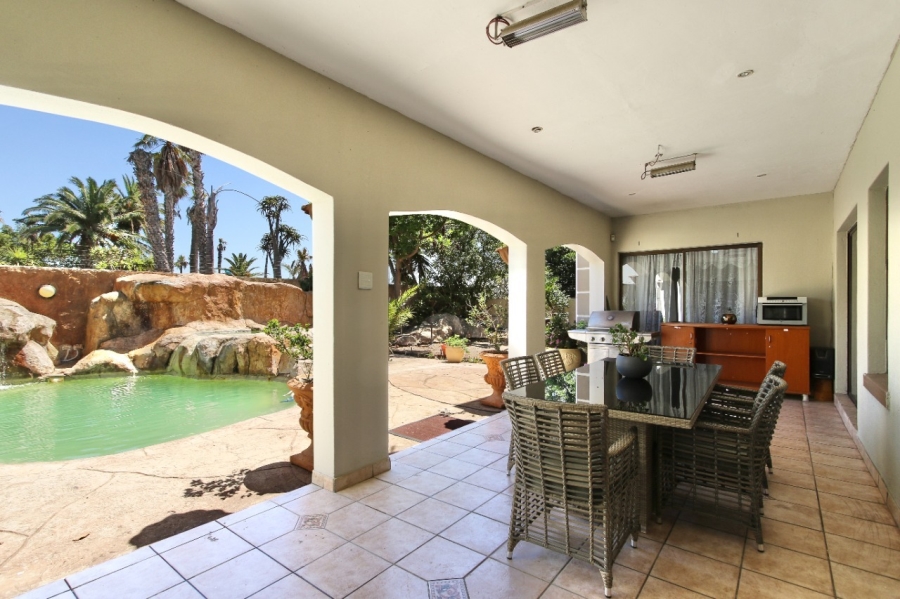 To Let 6 Bedroom Property for Rent in Sunset Beach Western Cape